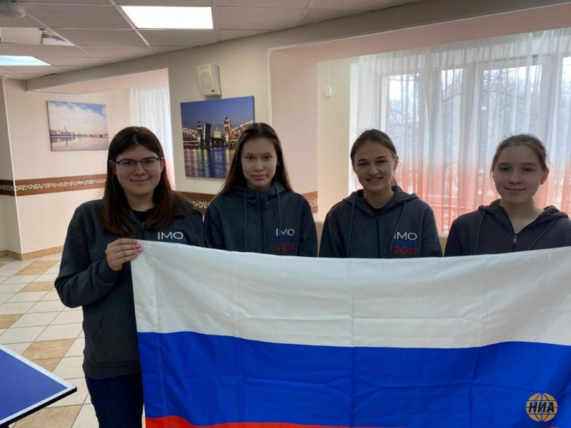 Четыре золотые медали завоевали российские школьницы на  10-й Европейской математической олимпиаде